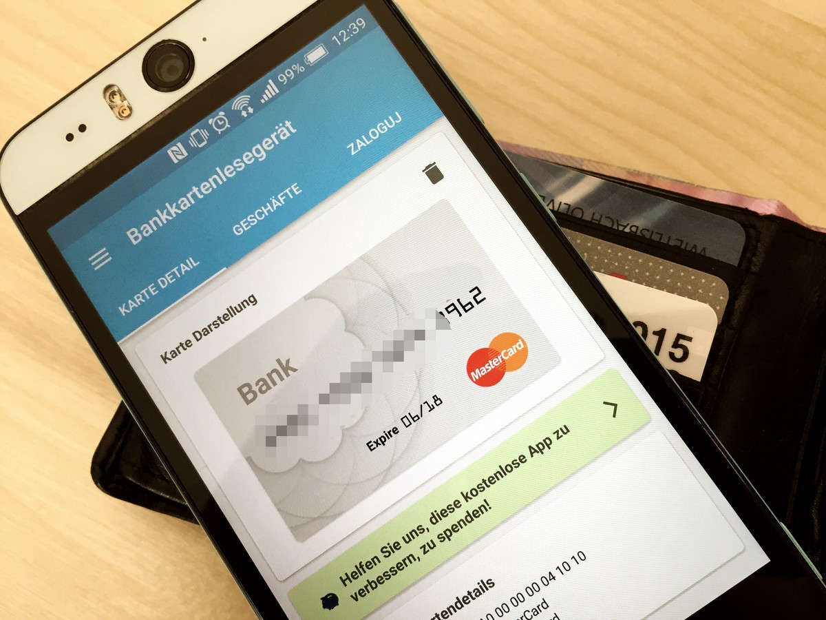 Per App kann die Nummer der Kontaktlos-Kreditkarte im Portemonnaie innert Sekunden ausgelesen werden. Das funktioniert auch, wenn das&nbsp;Portemonnaie in der Hosentasche ist.