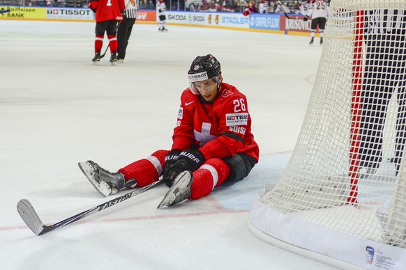 06.05.2015; Prague; Eishockey WM 2015 - IIHF ICE HOCKEY WORLD CHAMPIONSHIP;
Switzerland - Latvia;
Reto Suri (SUI) nach einer verpassten Chance 
(Andy Mueller/freshfocus)