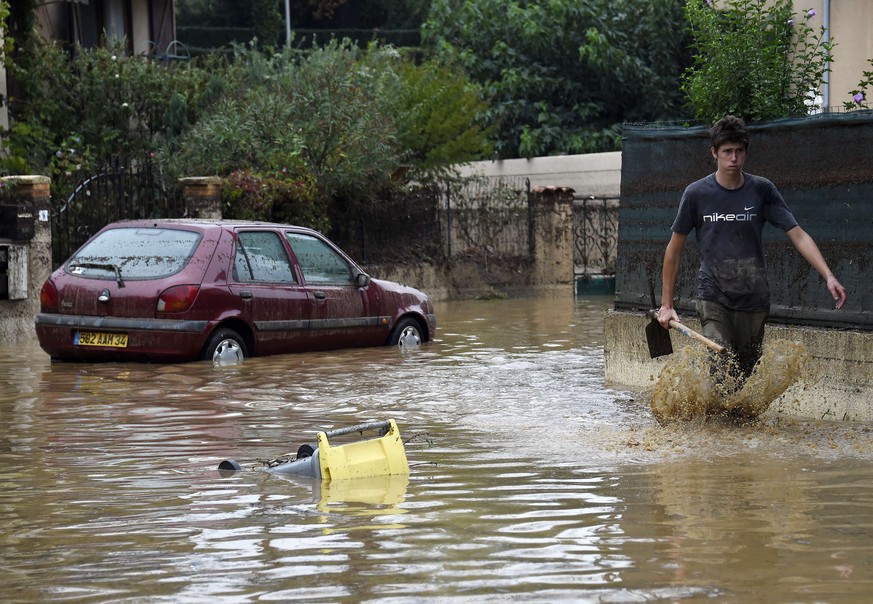 Nach der Überschwemmung hat das grosse Aufräumen begonnen