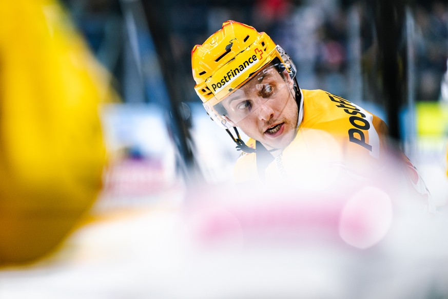 Le top scorer PostFinance bernois Dominik Kahun, lors du match du championnat suisse de hockey sur glace de National League entre le HC Fribourg-Gotteron, HCFG, et le SC Bern, SCB, ce lundi 4 mars 202 ...