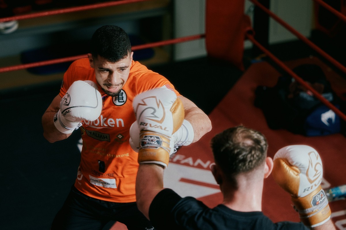02. April 2026 (Schlieren) – Kickboxer Fabian Lorito beim Training. Er wird als erster Schweizer seit Andy Hug am K1-Turnier in Tokio teilnehmen.