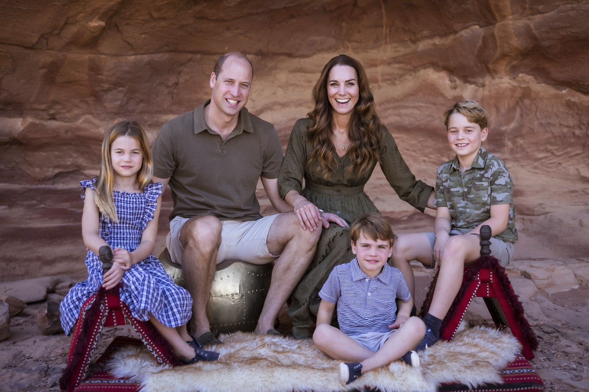In this undated handout photo provided by Kensington Palace on Friday, Dec. 10, 2021, Britain's Prince William and Kate, Duchess of Cambridge pose with their children Prince George, right, Prince ...