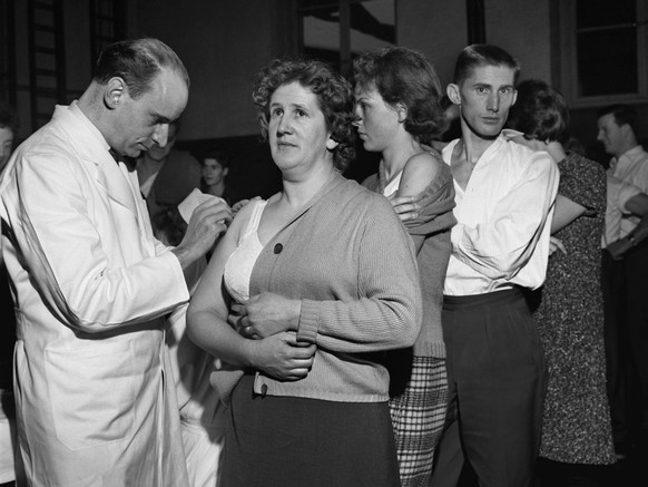 Pockenimpfung 1962 in Schaffhausen: Dank dem Impfstoff wurde die Krankheit 1980 für ausgerottet erklärt.