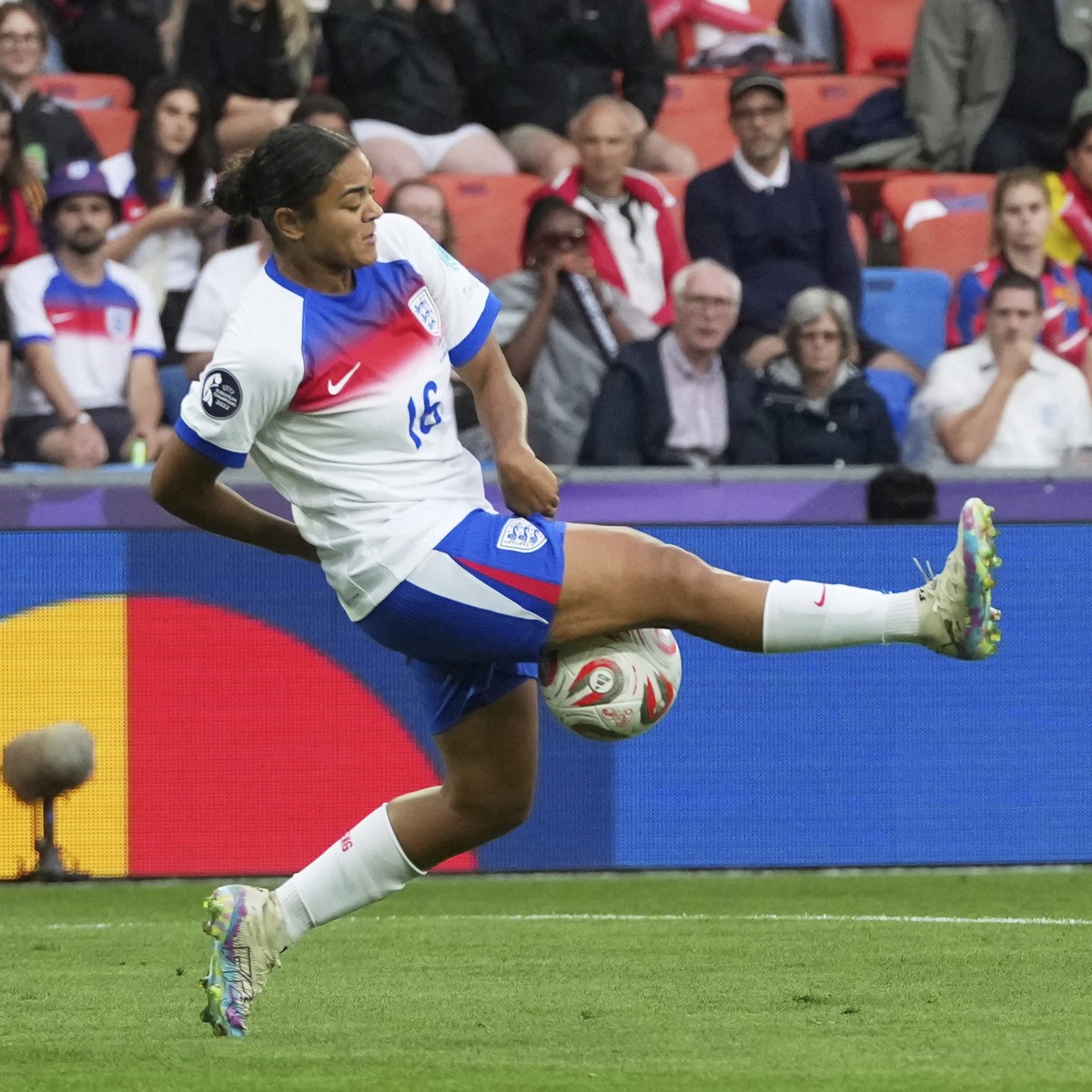 England's Jess Carter, left, blocks a shot by Spain's Aitana Bonmati during the Women's Euro 2025 final soccer match between England and Spain at St. Jakob-Park in Basel, Switzerland, S ...