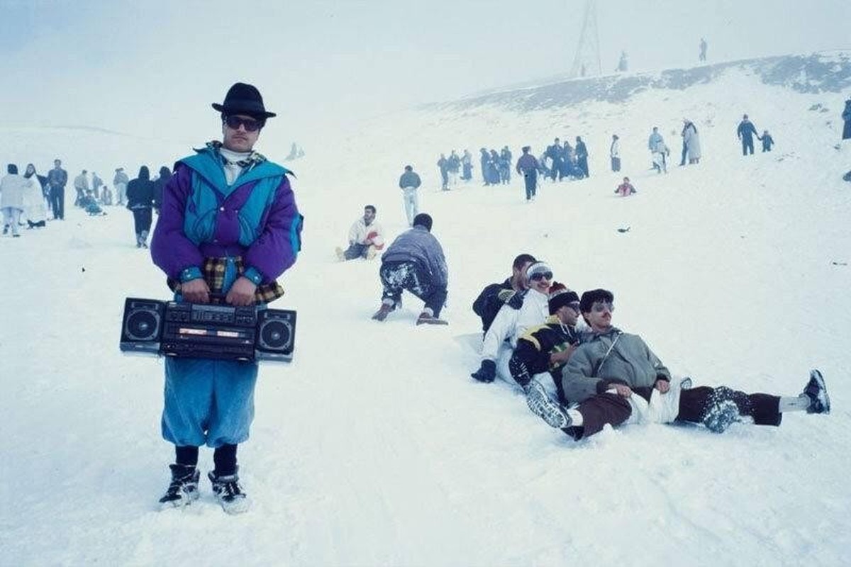 Residents of the Iranian capital relax in the mountains near Tehran, 1990s [800X533].
