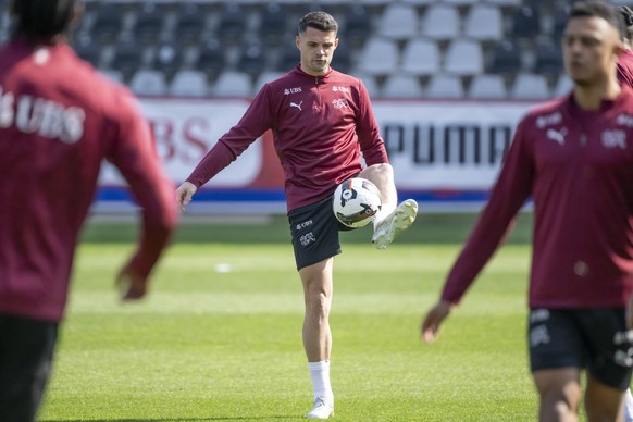 Granit Xhaka bei einem Training der Schweizer Fussball Nationalmannschaft im Dreisamstadion in Freiburg, Deutschland, am Dienstag, 24. Maerz 2026. (KEYSTONE/Georgios Kefalas)