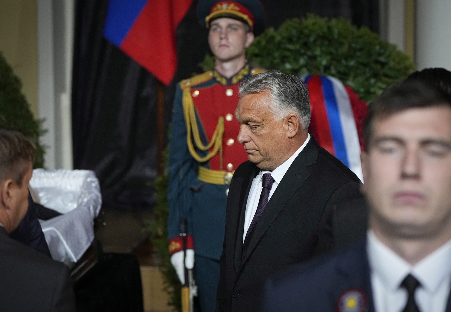 epa10156594 Hungary Prime Minister Viktor Orban lays flowers to the coffin of the late former Soviet president Mikhail Gorbachev during farewell ceremony at the Hall of Columns of the House of Trade U ...
