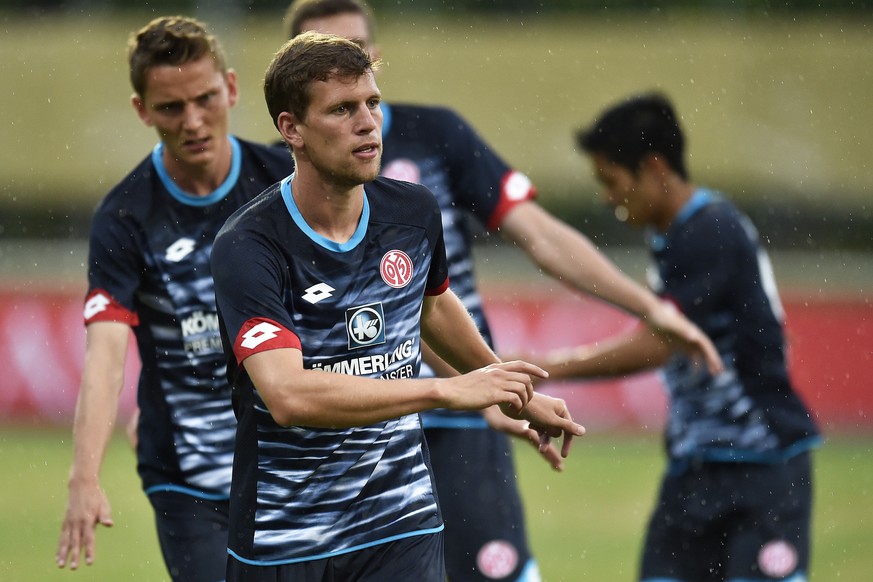 Fabian Frei trägt sich bei seinem ersten Pflichtspiel für Mainz gleich in die Torschützenliste ein.