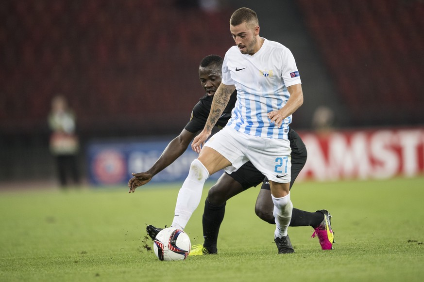 Osmanlispor&#039;s Dzon Delarge, left, in action against Marco Schoenbaechler, right, during the UEFA Europa League group match between Swiss Club FC Zurich and Turkey&#039;s Osmanlispor FK, at the Le ...