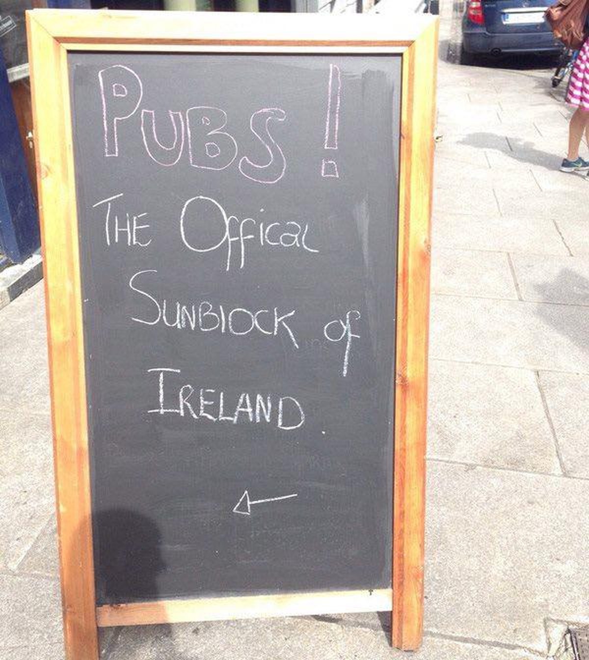 «Les pubs, la crème solaire officielle de l'Irlande.»