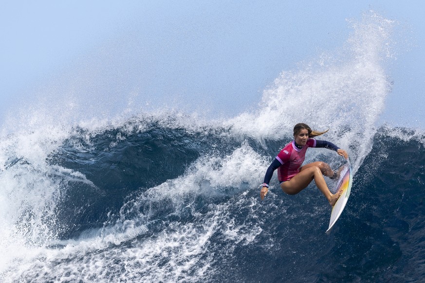 Caroline Marks, of the United States, rides a wave during the semifinals of the surfing competition at the 2024 Summer Olympics, Monday, Aug. 5, 2024, in Teahupo&#039;o, Tahiti. (Ed Sloane/Pool Photo  ...