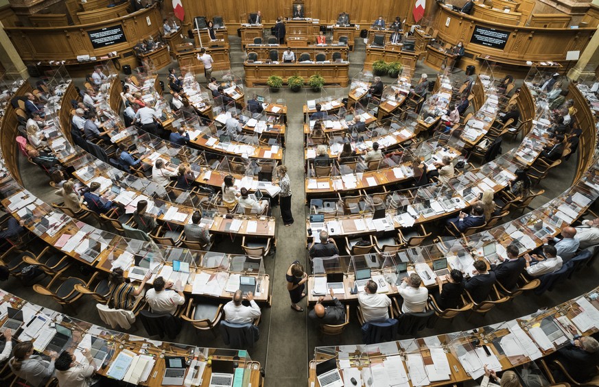 Die Mitglieder der Grossen Kammer diskutieren das Covid-19-Gesetz, an der Herbstsession der Eidgenoessischen Raete, am Mittwoch, 9. September 2020 im Nationalrat in Bern. Aufgrund der Krise um die Pan ...