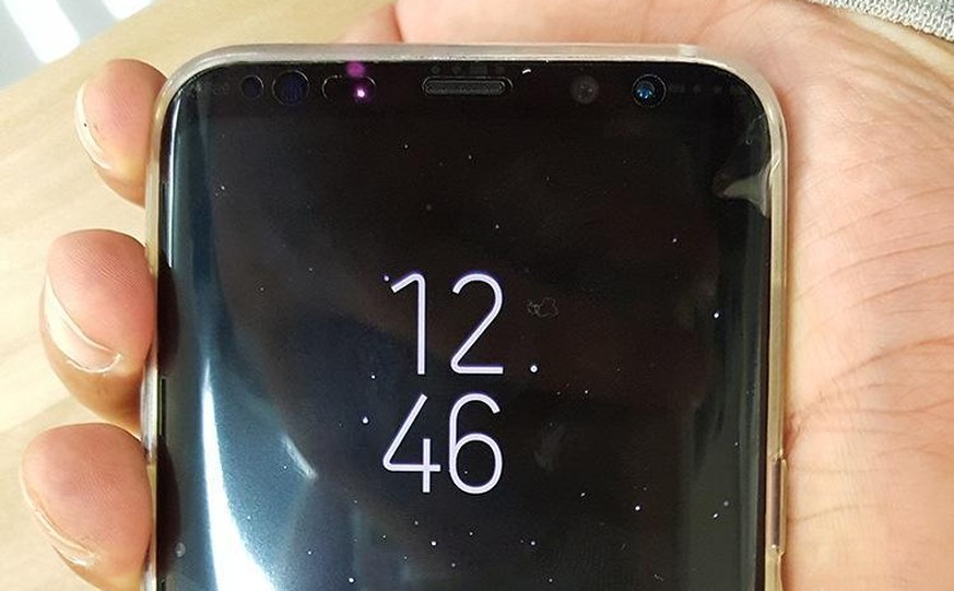 Da bleibt nichts der Fantasie überlassen: Das Galaxy S8 in einer transparenten Plastikhülle.