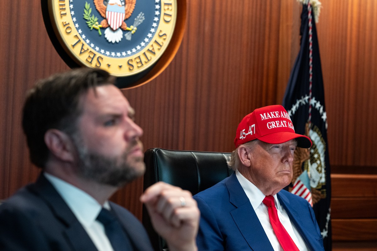 epa12190407 A handout photo made available by the White House shows US President Donald Trump and US Vice President JD Vance (L) in the Situation Room of the White House in Washington, DC, USA, 21 Jun ...