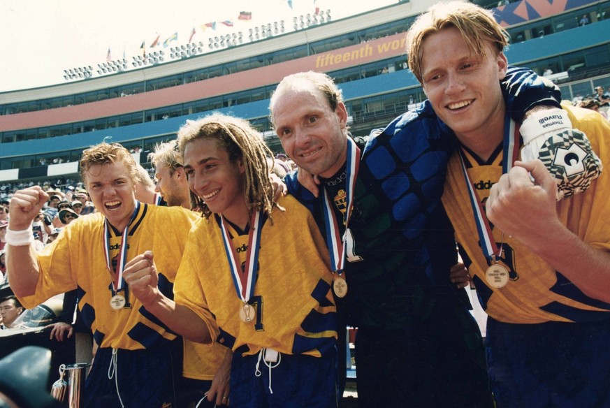 ARKIV- Fotbolls-VM 1994. Svenska landslaget har tagit brons i fotbolls-VM i USA. Matchen Sverige-Bulgarien slutade 4-0. H
