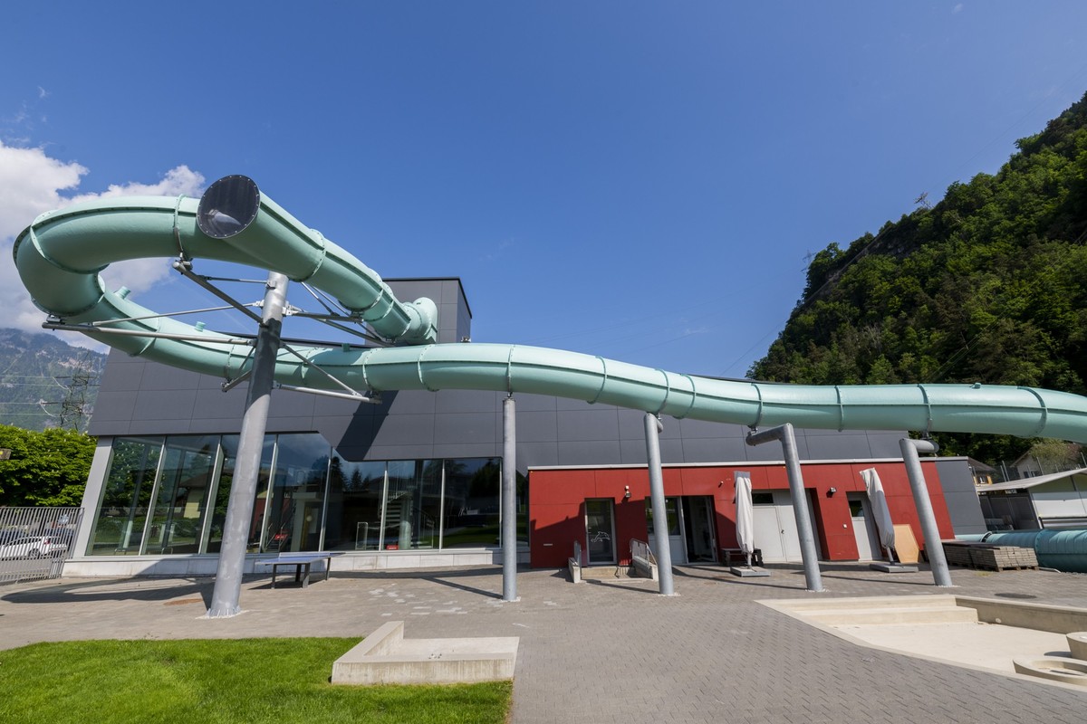 Hallenbad Schweiz mit Rutschbahnen Altdorf UR