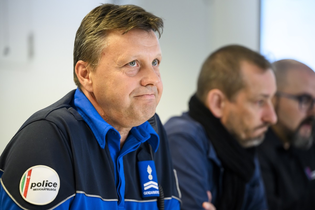 Daniel Favre, Sergent-major de la Police neuchateloise parle lors d'un point de presse un jour apres le passage de la forte tempete le mardi 25 juillet 2023 a La Chaux-de-Fonds. (KEYSTONE/Jean-Ch ...