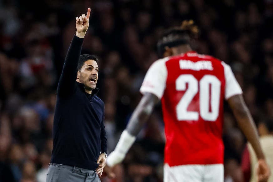 epa12892393 Arsenal's head coach Mikel Arteta gesutes during the UEFA Champions League quarter-finals, 2nd leg match between Arsenal and Sporting Clube de Portugal in London, Britain, 15 April 20 ...