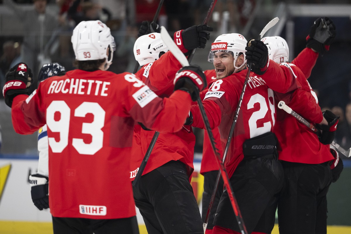 Switzerland's players celebrate after scoring their third goal during the 2026 IIHF Men's Ice Hockey World Championship preliminary round group A game between Switzerland and Finland, at the ...