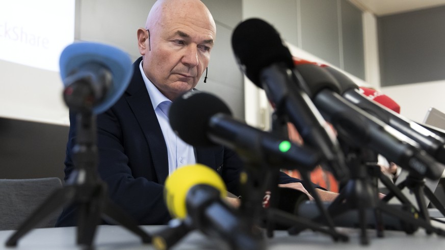 Denis Vaucher, Director National und Swiss League, waehrend der Medienkonferenz nach einer ausserordentlichen Ligaversammlung ueber das weitere Vorgehen hinsichtlich der bevorstehenden Playoffs, am Mo ...