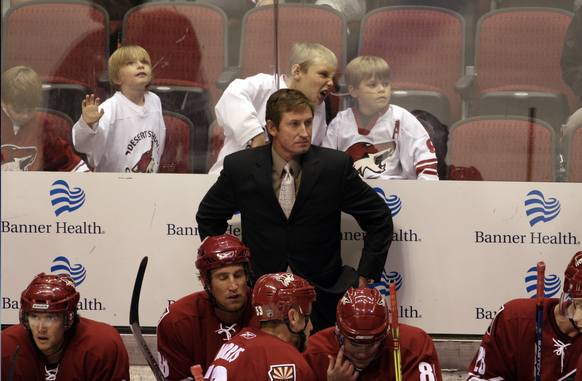 Zu Wayne Gretzky, der sich nach seiner Karriere ebenfalls als Trainer versuchte, hat Fischer noch heute Kontakt.