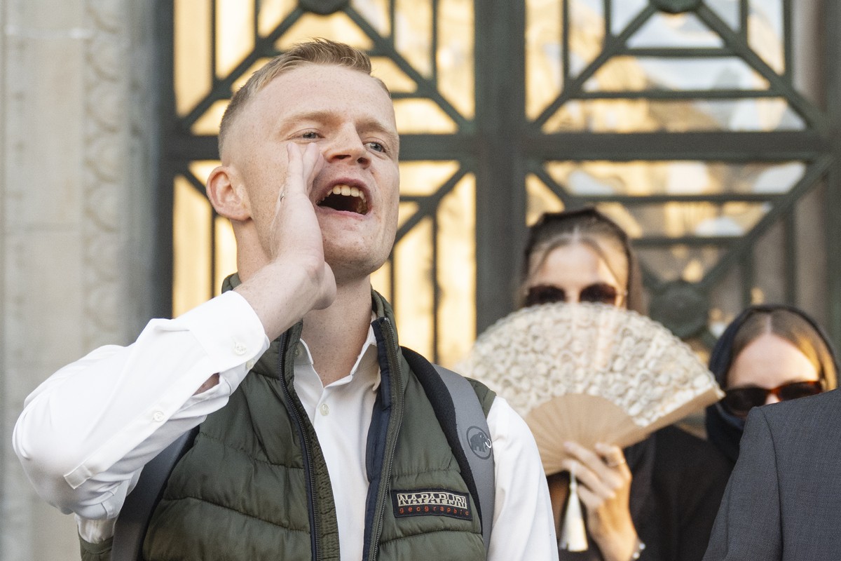 Tobias Lingg, Anfuehrer der rechtsextremen Jungen Tat auf dem Weg zum Bezirksgericht Zuerich, am Freitag, 4. September 2026. Sechs Mitglieder der rechtsextremen Jungen Tat muessen sich vor dem Bezirks ...