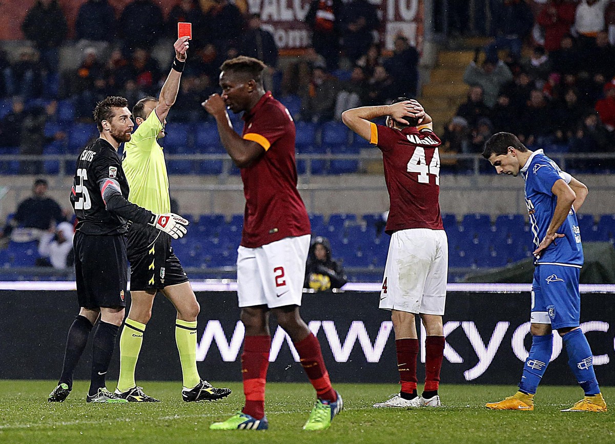 Konstantinos Manolas schwächt die AS Roma mit seiner Roten Karte.