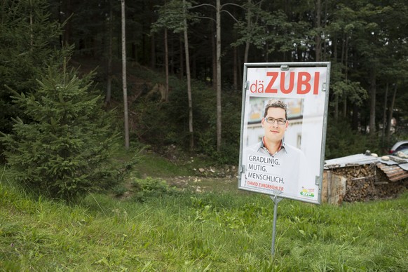 Ein Wahlplakat von David Zuberbuehler der SVP Ausserrhoden fuer die Nationalratswahlen im Oktober, aufgenommen am Donnerstag, 10. September 2015, in Heiden. (KEYSTONE/Gian Ehrenzeller)