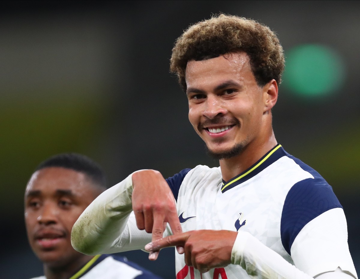 epa08714194 Tottenham's Dele Alli celebrates after scoring the 7-2 lead from the penalty spot during the UEFA Europa League playoff soccer match between Tottenham Hotspur and Maccabi Haifa in Lon ...