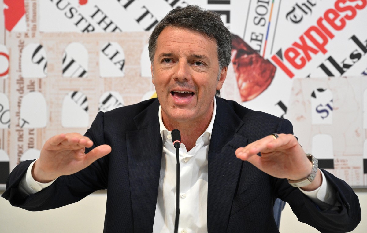 epa11395372 Former Italian Prime Minister and founder of Italian party 'Italia Viva' Matteo Renzi speaks to journalists during a press conference of the foreign press association, in Rome, I ...