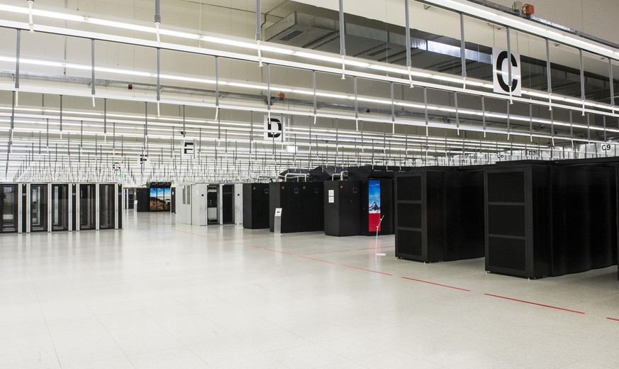 Die Tower des Supercomputers &quot;Piz Daint, rechts, im nationalen Hochleistungsrechenzentrum in Lugano, aufgenommen am Freitag, 21. Maerz 2014. Europas leistungsstaerkster Supercomputer im nationale ...