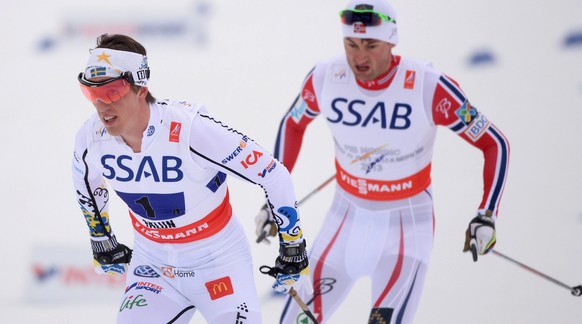 Northug (rechts) lief kurz vor der Ziellinie an Halfvarsson vorbei.