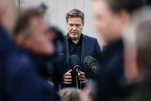 epa10295970 German Minister for Economy and Climate Robert Habeck speaks during a press statement in front of the Chancellery in Berlin, Germany, 09 November 2022. Habeck addressed the media after a s ...