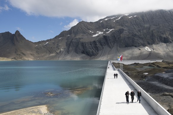 ARCHIVBILD ZUR MEDIENKONFERENZ DER WIRTSCHAFTSVERBAENDE GEGEN DIE ENERGIESTRATEGIE 2050, AM MONTAG, 20. MAERZ 2017 - Blick auf die Staumauer Muttsee des Pumpspeicherwerks Limmern der Axpo Holding AG,  ...