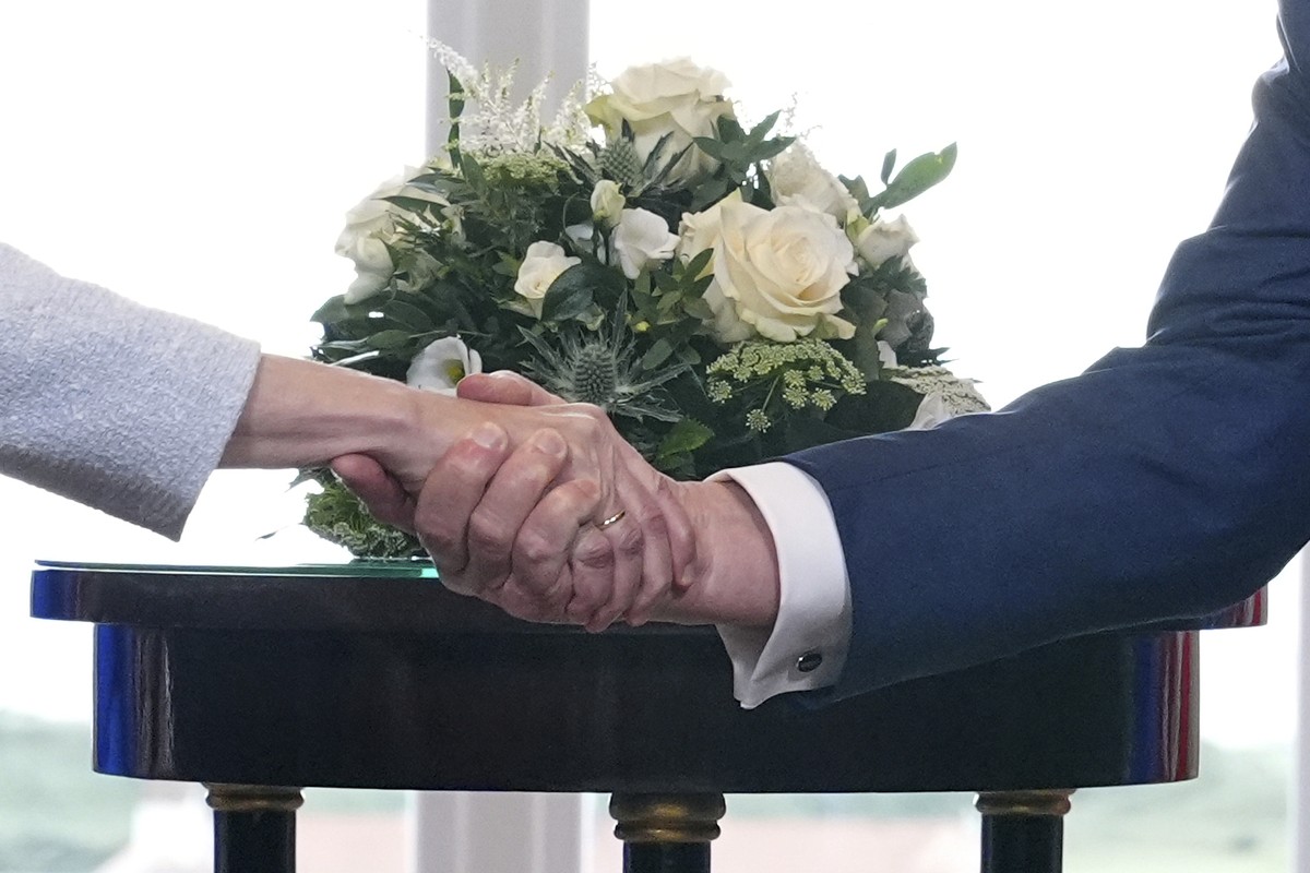 President Donald Trump and European Commission President Ursula von der Leyen shake hands after reaching a trade deal at the Trump Turnberry golf course in Turnberry, Scotland Sunday, July 27, 2025. ( ...