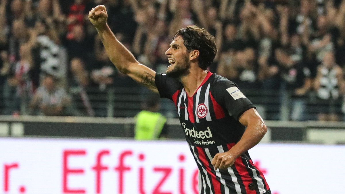 epa07802335 Frankfurt's Goncalo Paciencia celebrates the 1-0 goal during the UEFA Europa League playoff second leg match between Eintracht Frankfurt and Racing Strasbourg, in Frankfurt Main, Germ ...