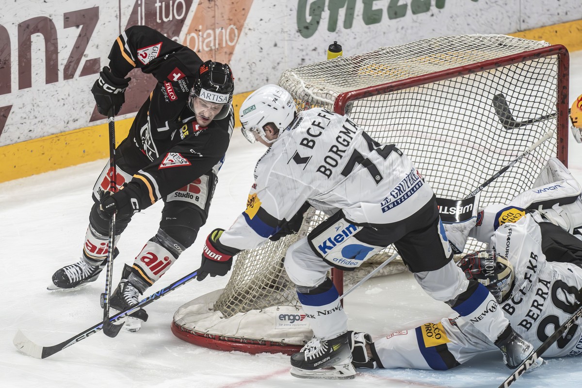 From left, Lugano's player Daniel Carr and Friburg's player Andreas Borgman during the National League regular season game between HC Lugano and Fribourg Gotteron at the Corner Arena in Luga ...