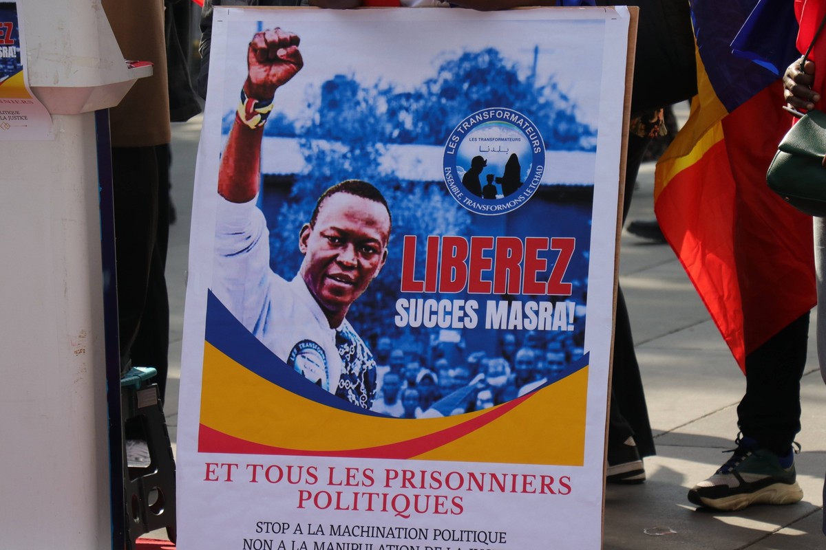Protest in Paris for the release of Succes Masra PARIS, FRANCE - MAY 31: Demonstrators wave Chadian flags during a rally held at Place de la Republique in Paris, France on May 31, 2025. The protest, o ...