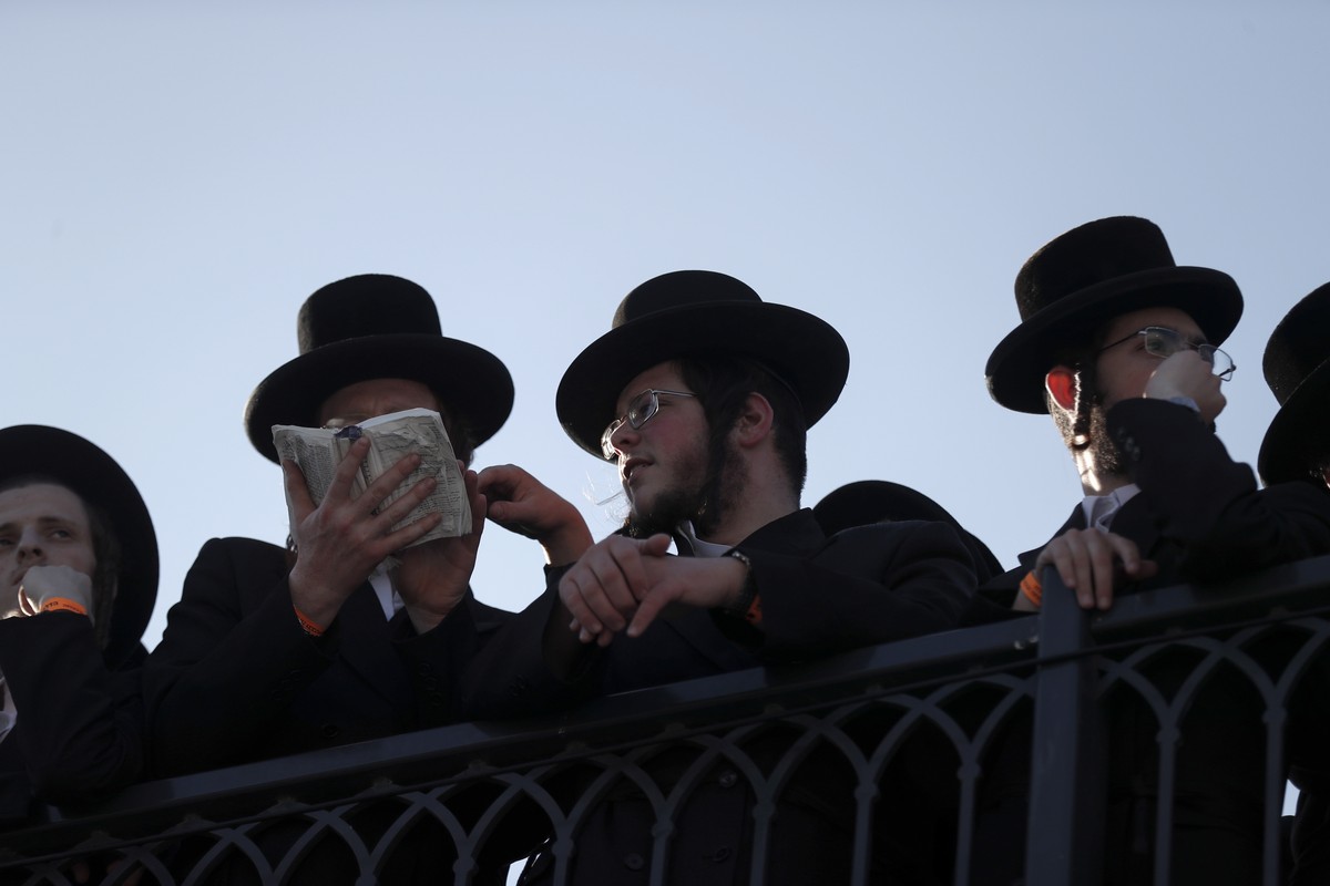 epa10616003 Ultra-Orthodox Jews visit the gravesite of Rabbi Shimon Bar Yochai at Mount Meron, as they celebrate the Jewish holiday of Lag Ba'Omer in Israel, 08 May 2023. The day marks the annive ...