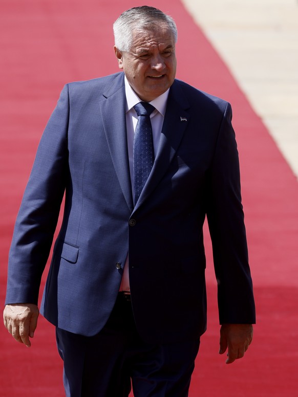 epa11397362 Serbian Prime Minister Milos Vucevic (R) and Prime Minister of Republika Srpska Radovan Viskovic (L) arrive to attend the &#039;All Serbian Summit&#039; in Belgrade, Serbia, 08 June 2024.  ...