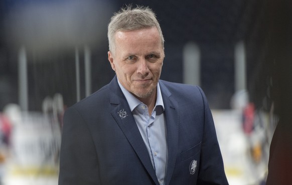 Zuerichs Head Coach Hans Wallson waehrend dem Eishockey-Qualifikationsspiel der National League A zwischen den ZSC Lions und dem EV Zug, am Dienstag, 18. Oktober 2016, in Zuerich. (KEYSTONE/Urs Flueel ...