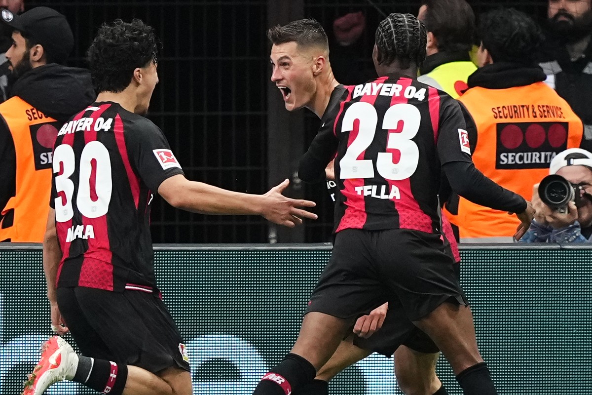 Leverkusen's Patrik Schick celebrates with Leverkusen's Ibrahim Maza after he scored his side's second goal during the German Bundesliga soccer match between Bayer Leverkusen and SC Fre ...
