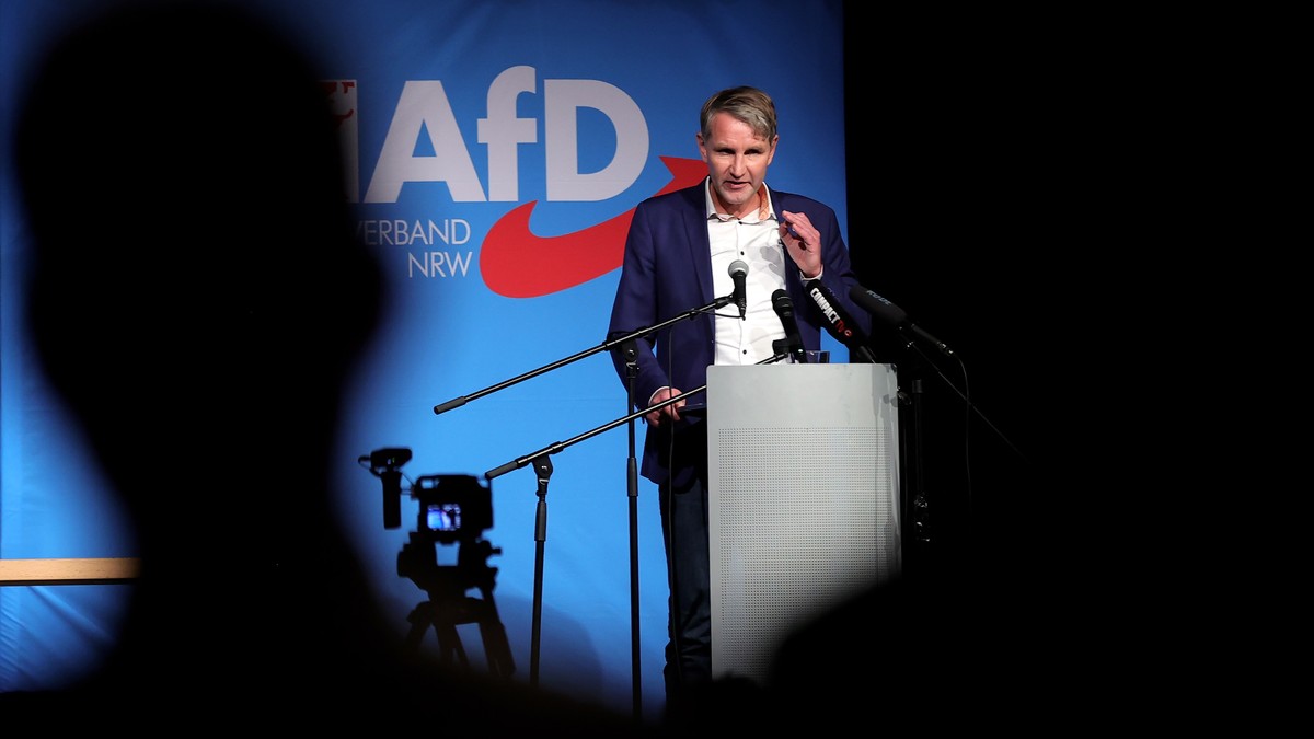 Nazi meeting: Comedian accuses AfD boss of “shrinking dick complex”.