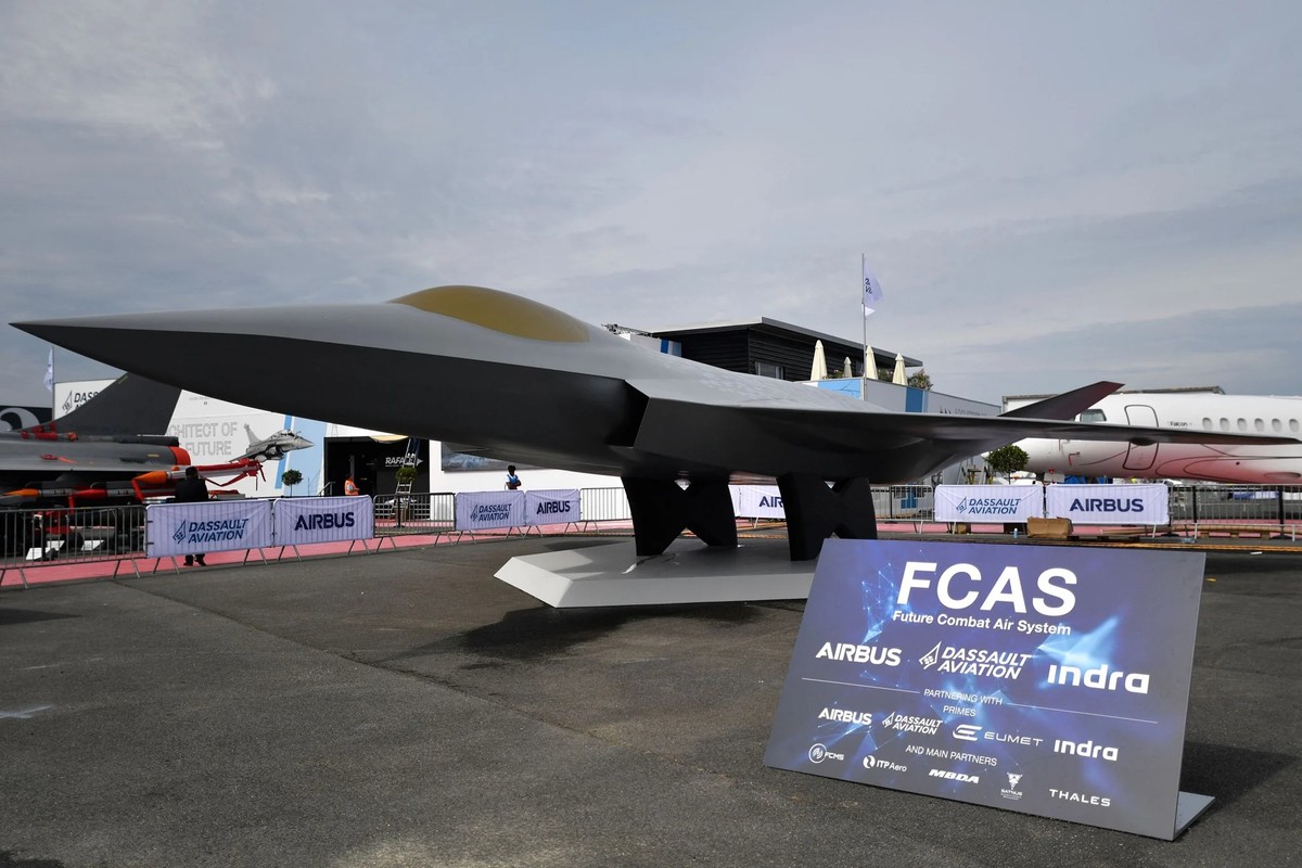 Une maquette du «Future Combat Air System» (FCAS), exposée au Salon du Bourget en juin 2025.