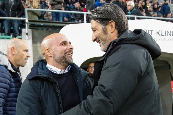 FC St. Gallen Trainer Giorgio Contini, links, begruesst kurz vor Spielbeginn GC Trainer Murat Yakin, rechts, aufgenommen am Sonntag, 29. Oktober 2017, beim Fussball Super-League Spiel zwischen dem FC  ...