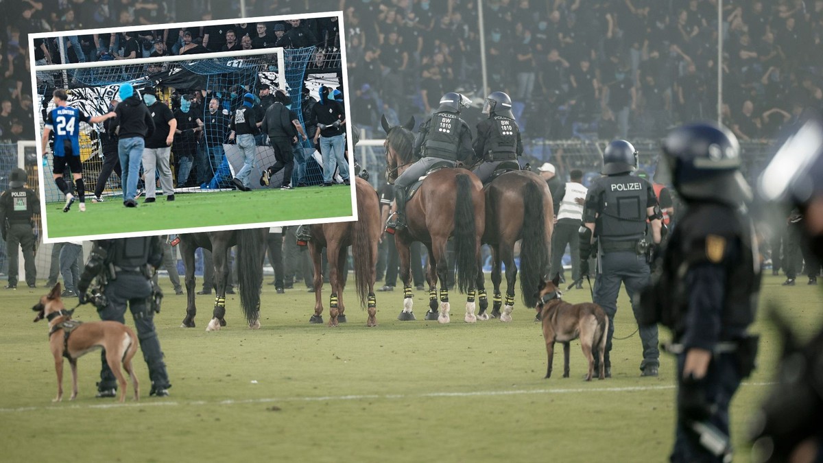 La police a dû mettre les gros moyens pour mettre fin à l'envahissement du terrain et aux violences, vendredi à Mannheim.