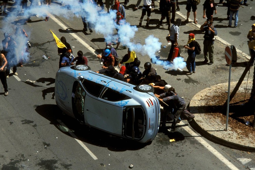 Ausschreitungen an den G8-Protesten in Genua 2001.