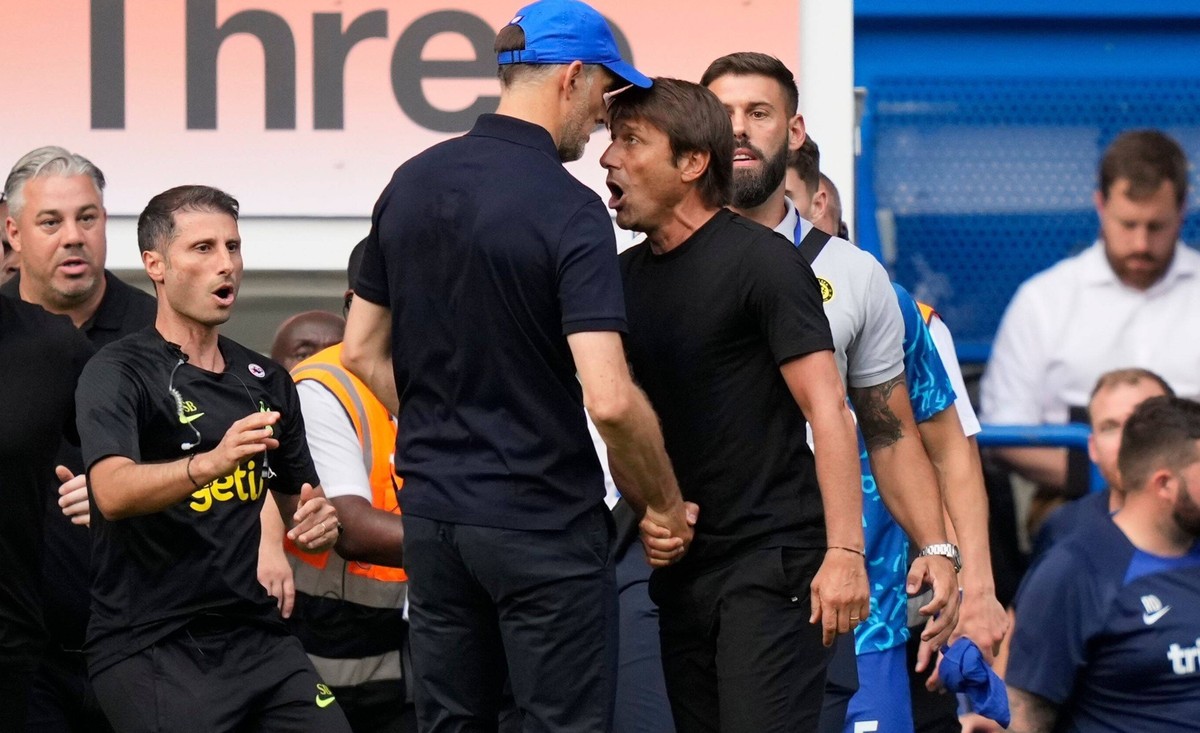 Emotionsgeladenes Aufeinandertreffen: Thomas Tuchel und Antonio Conte liessen das Geschehen auf dem Feld in den Hintergrund rücken.