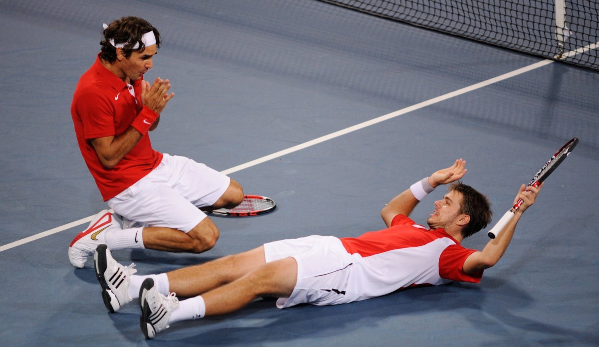 Bildnummer: 03872648 Datum: 15.08.2008 Copyright: imago/Paul Zimmer
Roger Federer (li.) und Stanislas Wawrinka (beide Schweiz) jubeln; Vdig, quer, Aufmacher, premiumd Olympische Spiele Peking 2008, S ...
