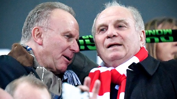 epa07409257 Bayern&#039;s chairman of the board Karl-Heinz Rummenigge (L) and Bayern&#039;s president Uli Hoeness (R) during the German Bundesliga soccer match between Borussia Moenchengladbach and FC ...